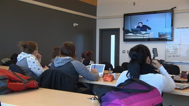 Salle de visioconférence de la TELUQ