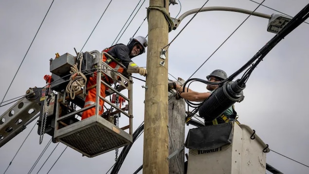 Des pannes de courant paralysent des milliers de foyers dans les Maritimes