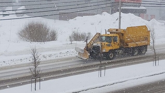 Opération de déneigement : un appel à la patience lancé à Saguenay