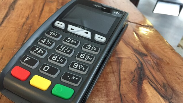 Un terminal de paiement de la compagnie Ingenico. Un terminal de paiement de la compagnie Ingenico.