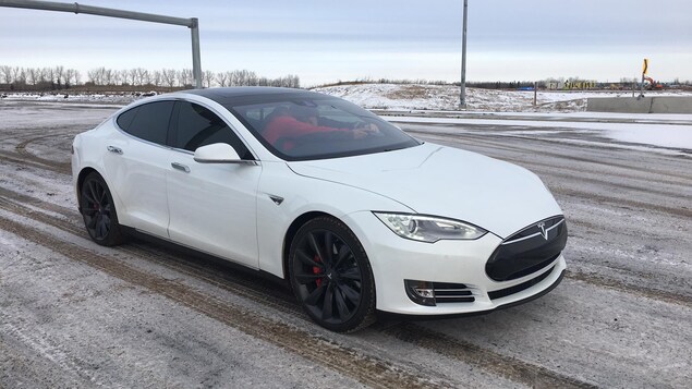 Une photo d'une Tesla