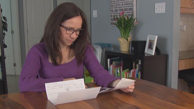 Une amniocentèse a permis à Carine Ouellet d'apprendre que le test d'ADN fœtal pour son deuxième bébé était un faux positif. Une amniocentèse a permis à Carine Ouellet d'apprendre que le test d'ADN fœtal pour son deuxième bébé était un faux positif.