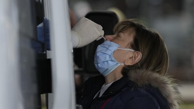 La Saskatchewan enregistre 735 nouvelles infections de COVID-19, un triste record