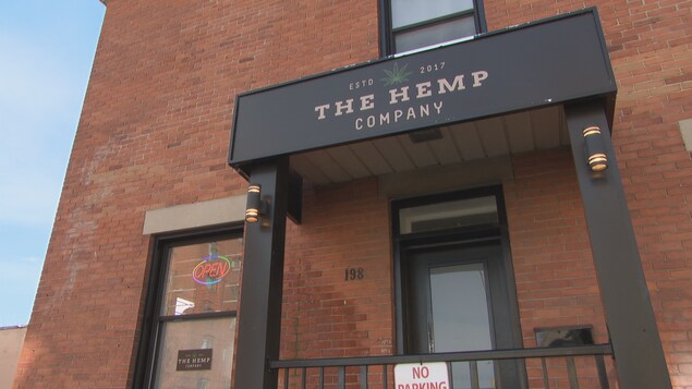 La façade d'un magasin de cannabis à Ottawa.