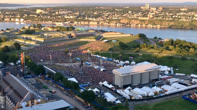 La foule sur les Plaines, vue du Concorde La foule sur les Plaines, vue du Concorde