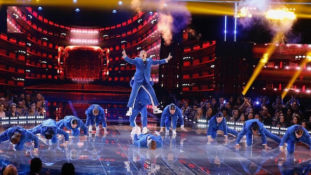 Les danseurs en pleine action.