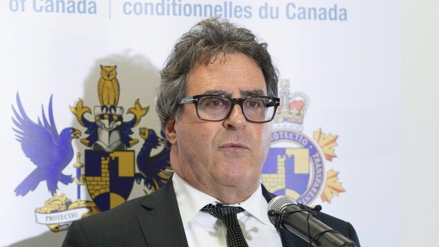 L'avocat des familles French Mahaffy, Tim Danson, au micro L'avocat des familles French Mahaffy, Tim Danson, au micro