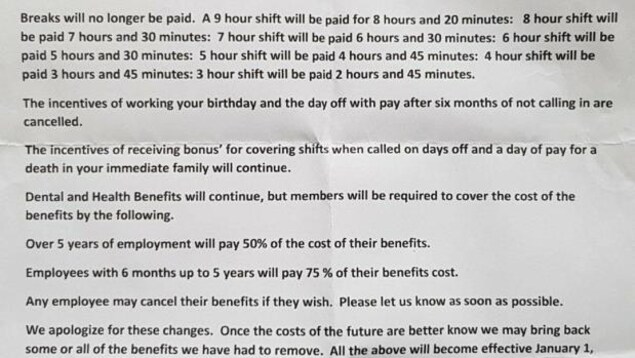Le document qui décrit l'annulation des pauses payées, en raison de la hausse du salaire minimum que des employés d’un restaurant Tim Hortons de l’Ontario disent avoir reçu. Ils disent aussi qu’on leur a demandé de le signer. Le document qui décrit l'annulation des pauses payées, en raison de la hausse du salaire minimum que des employés d’un restaurant Tim Hortons de l’Ontario disent avoir reçu. Ils disent aussi qu’on leur a demandé de le signer.