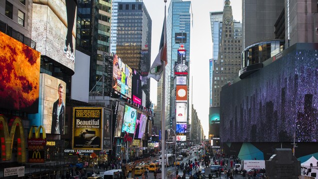 Times Square fait souvent partie des endroits que les visiteurs qui vont à New York tiennent à voir. Times Square fait souvent partie des endroits que les visiteurs qui vont à New York tiennent à voir.