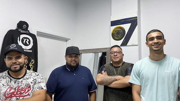 Cuatro productores de la compañía disquera latina de Montreal 7Recordz. 