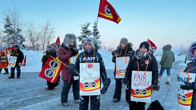 Yellowknife et ses employés ratifient une convention collective, mettant fin à la grève