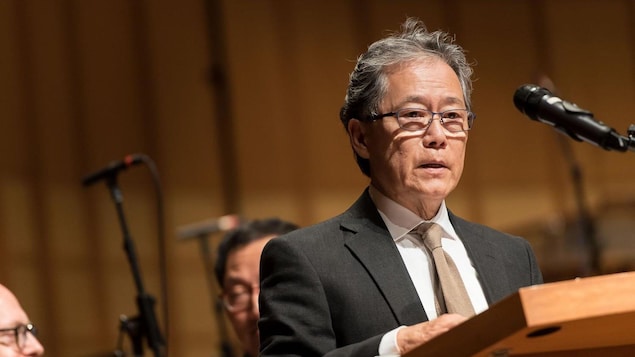 Tom Chan, en avril 2017, lors d'une cérémonie soulignant les 20 ans du Chan Centre de l'Université de la Colombie-Britannique Tom Chan, en avril 2017, lors d'une cérémonie soulignant les 20 ans du Chan Centre de l'Université de la Colombie-Britannique