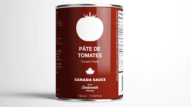 Une canne de pâte de tomates présente le logo de l'entreprise saguenéenne Canada Sauce.