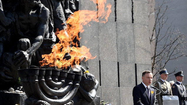 Le président polonais Andrzej Duda a prononcé un discours, jeudi, lors de la cérémonie officielle. Le président polonais Andrzej Duda a prononcé un discours, jeudi, lors de la cérémonie officielle.
