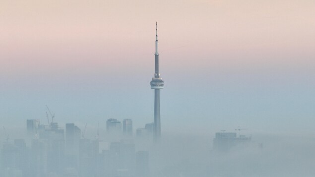 Toronto a enregistré quatre fois plus d’heures de brouillard que la moyenne en novembre