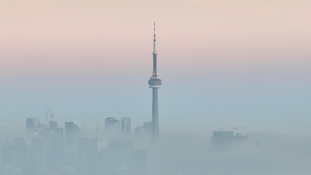 Toronto a enregistré quatre fois plus d’heures de brouillard que la moyenne en novembre