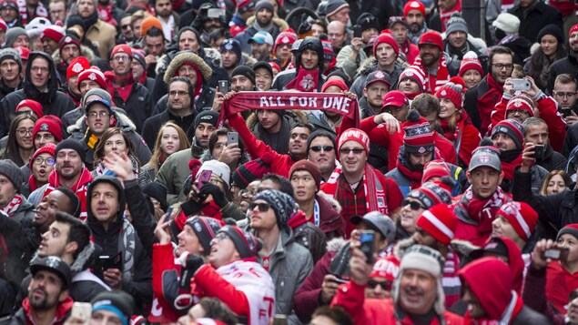 Des supporters du Toronto FC. Des supporters du Toronto FC.
