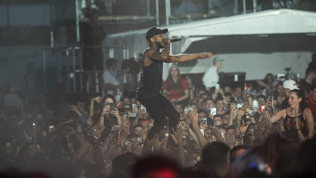 Tory Lanez mêlé à la foule des plaines d'Abraham Tory Lanez mêlé à la foule des plaines d'Abraham