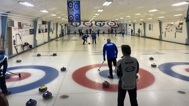 Le plus vieux tournoi de curling de Sept-Îles toujours aussi populaire après 70 ans