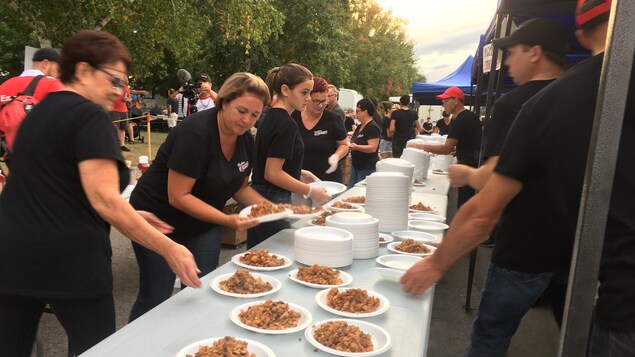Le service de la tourtière. Le service de la tourtière.