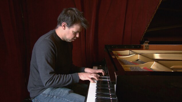 Antoine Breton au piano.