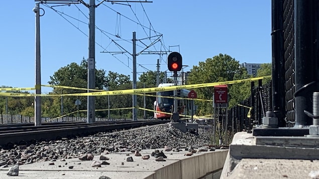 Le train léger a déraillé avant d’entrer en station, selon le BST