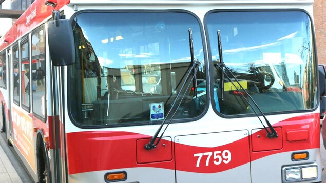 La COVID-19 oblige Calgary Transit à réduire ses services de transports en commun