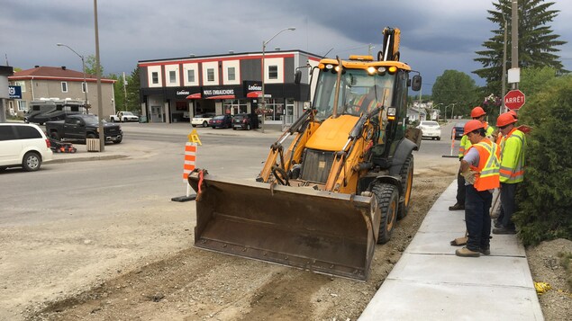 Des travaux routiers. Des travaux routiers.