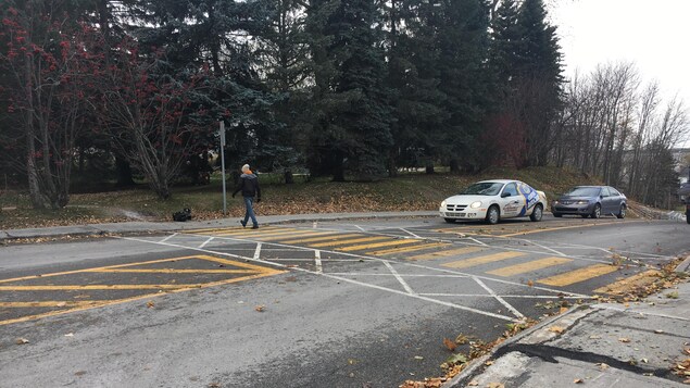Traverse piétonnière sur l'avenue Belzile, à Rimouski Traverse piétonnière sur l'avenue Belzile, à Rimouski