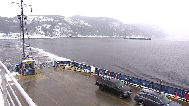 Le traversier sur le fjord entre Tadoussac et Baie-Sainte-Catherine.