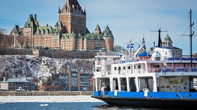 Le NM Alphonse-Desjardins effectue la navette entre Québec et Lévis. 