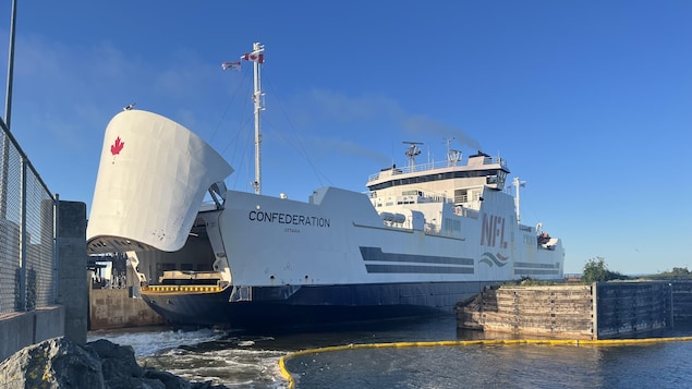 Le traversier prêt pour l'embarquement.