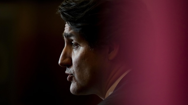 Le premier ministre Justin Trudeau de profil.