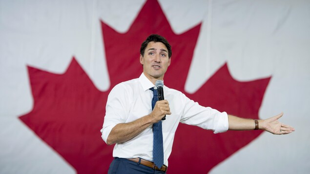 Une photo du premier ministre Trudeau répondant aux questions de citoyens en marge du caucus libéral à Saskatoon, le 13 septembre 2018. Une photo du premier ministre Trudeau répondant aux questions de citoyens en marge du caucus libéral à Saskatoon, le 13 septembre 2018.