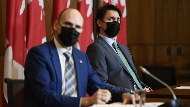 加拿大總理 Justin Trudeau 和聯邦衛生部長 Jean-Yves Duclos.