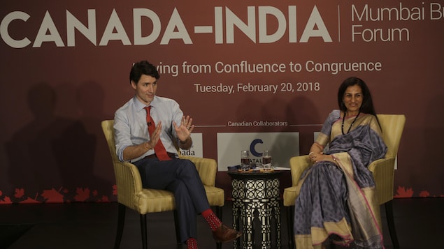 Justin Trudeau s'adresse aux participants d'un forum économique.
