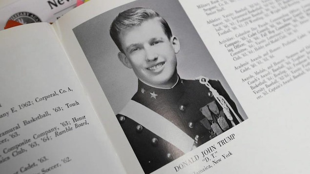 Photo de Donald Trump dans l'album de 1964 de l'Académie militaire de New York