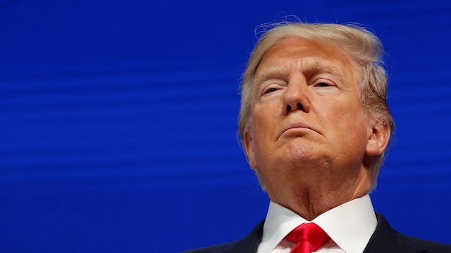 Le regard fixe du président Trump. Le regard fixe du président Trump.