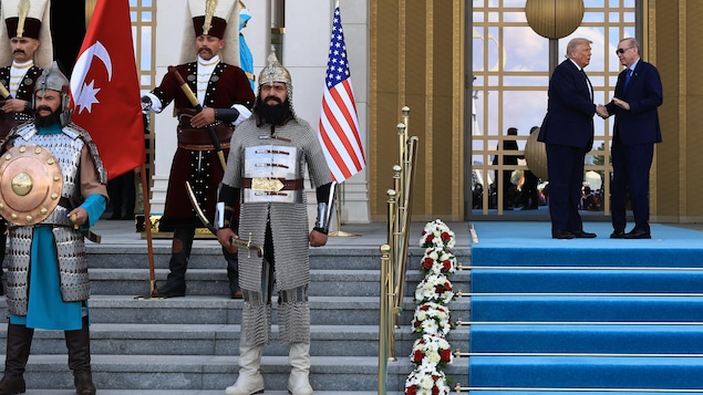 Trump offre des fleurs à Erdogan et réserve le pot pour les autres pays de l’OTAN