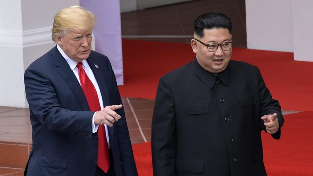 Donald Trump et Kim Jong-un côte à côte.