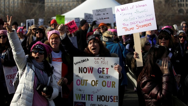 Des femmes prennent part à la deuxième Marche des femmes en janvier 2018 à Chicago. Des femmes prennent part à la deuxième Marche des femmes en janvier 2018 à Chicago.