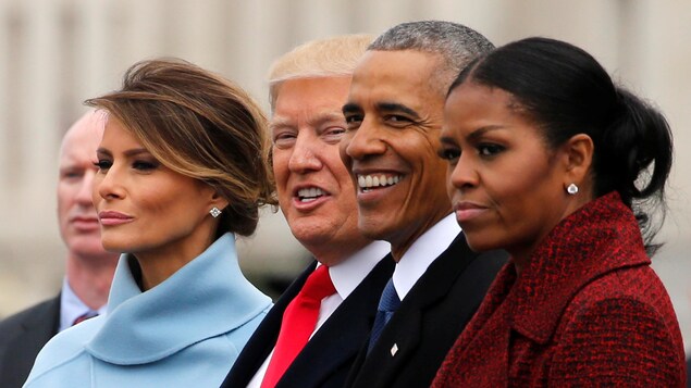 Le couple Trump, Michelle et Barack Obama lors de la journée d'assermentation du nouveau président à Washington. Michelle Obama pourfend Donald Trump dans ses mémoires.
