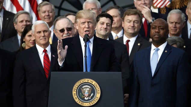 Le président américain Donald Trump prend la parole à l'extérieur de la Maison-Blanche, le 20 décembre 2017. Le président américain Donald Trump prend la parole à l'extérieur de la Maison-Blanche, le 20 décembre 2017.
