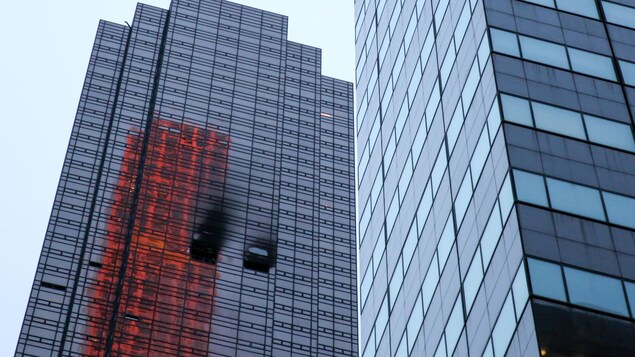 Un incendie à la Trump Tower de Manhattan. Un incendie à la Trump Tower de Manhattan.