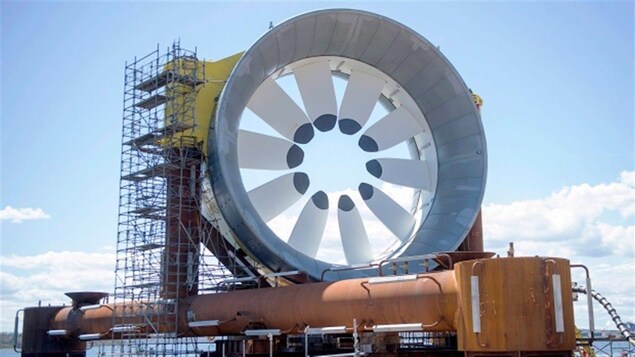 Une turbine marémotrice prête à être installée dans la baie de Fundy, en Nouvelle-Écosse.