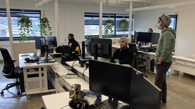 Des employés d'Ubisoft au travail.