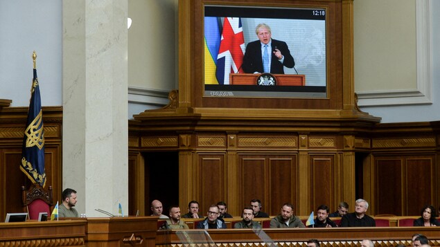 Boris Johnson promet 300 millions de livres de plus en aide militaire à l’Ukraine