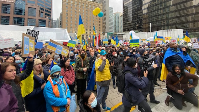 À Vancouver, une manifestation condamne l’invasion de l’Ukraine