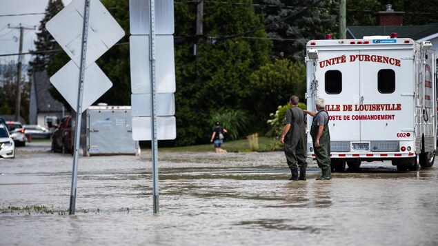 L'unité d'urgence de Louiseville dans l'eau.