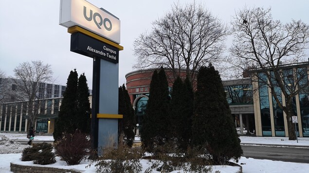 L'Université du Québec en Outaouais l'hiver.
